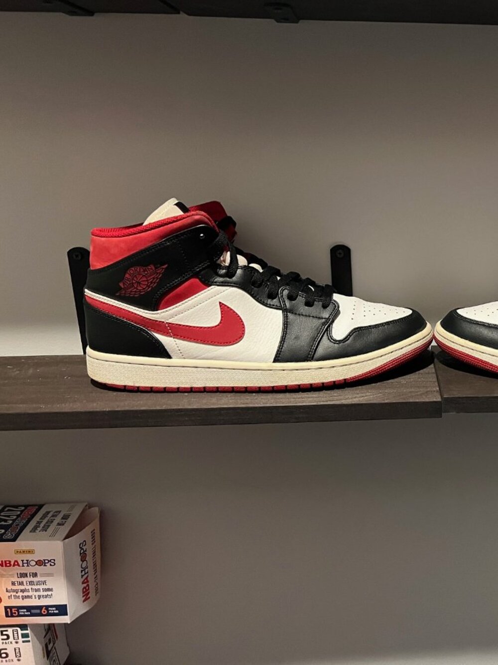 Air Jordan 1 Mid Black Gym red and white 100% authentic - Picture 10 of 14